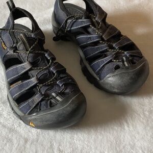 Keen Men's Black and blue  Sandals